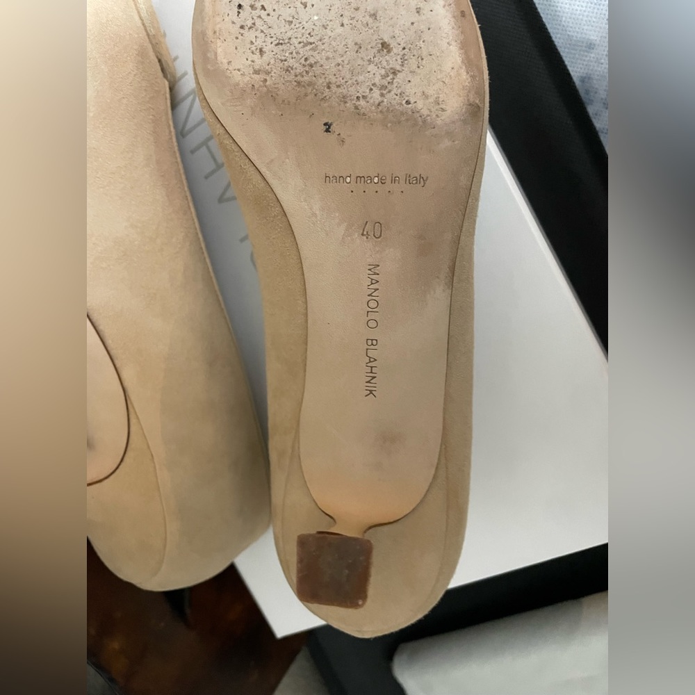 🔥Great Used Condition Manolo Blahnik 40(9)heels comes with box,dustbags,card - Picture 12 of 14